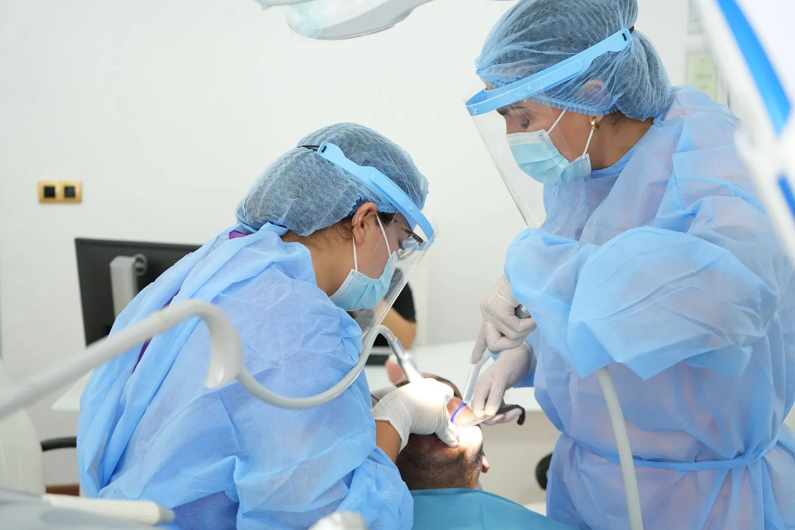 Gestes chirurgicaux encadrés en clinique